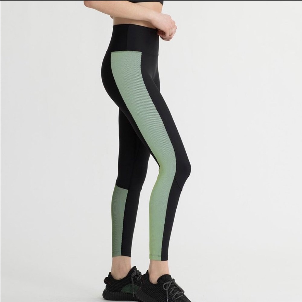 Like new NYLORA Leggings